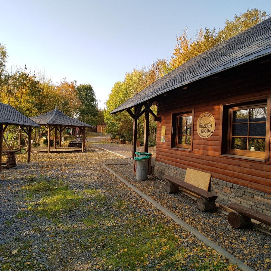 Pensiony A Ubytovani V Kempu Indiana Edrovice Extérieur photo