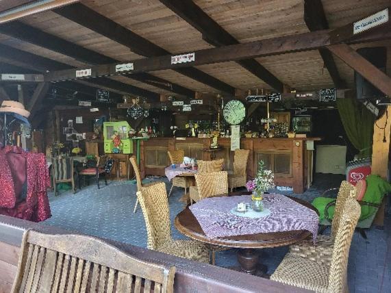Pensiony A Ubytovani V Kempu Indiana Edrovice Extérieur photo