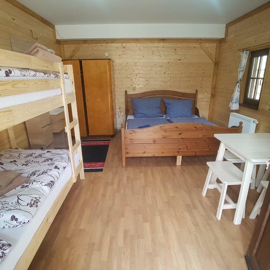 Pensiony A Ubytovani V Kempu Indiana Edrovice Extérieur photo